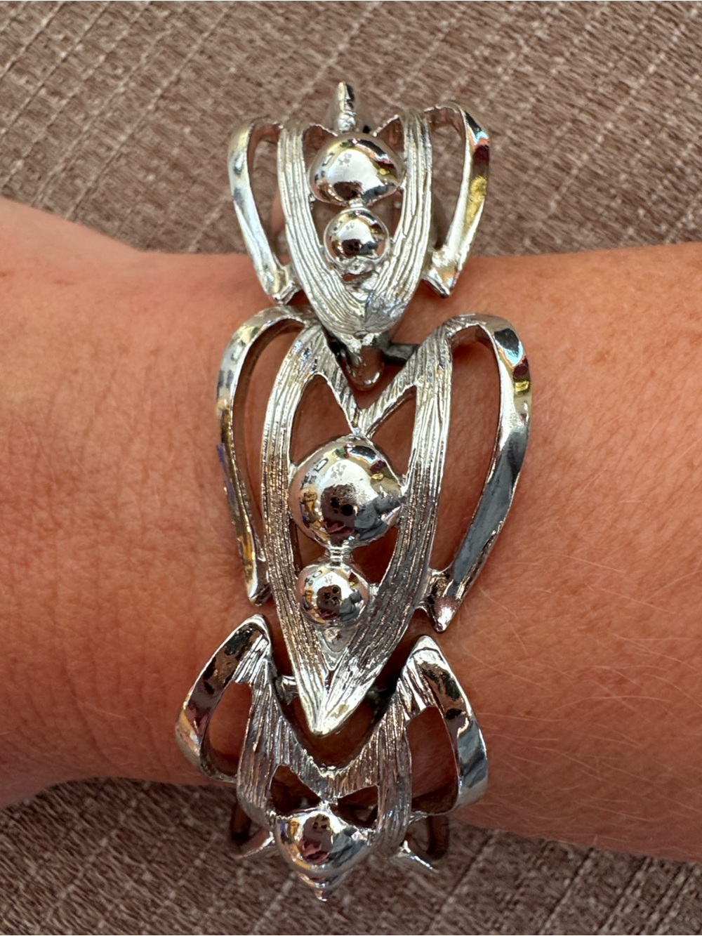 Silver Floral Link Bracelet for Women - Elegant Statement Piece